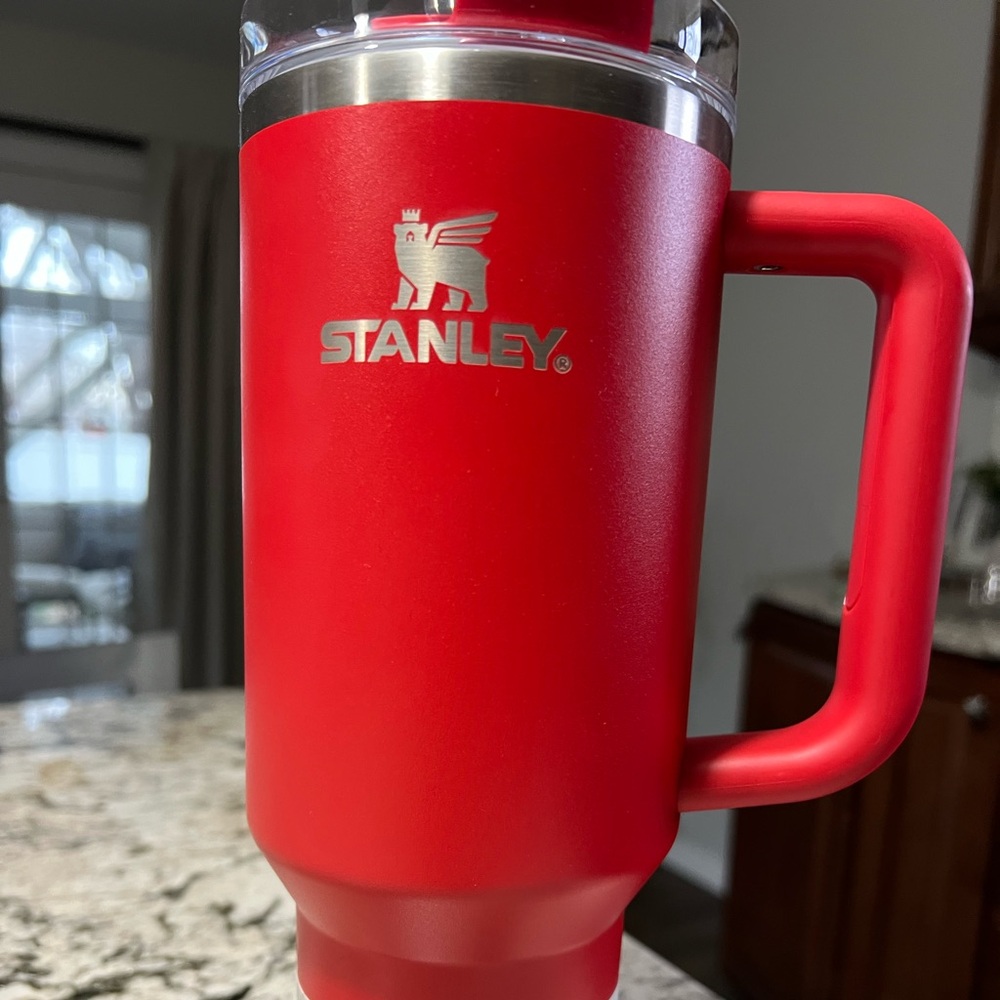 40oz. Stanley red